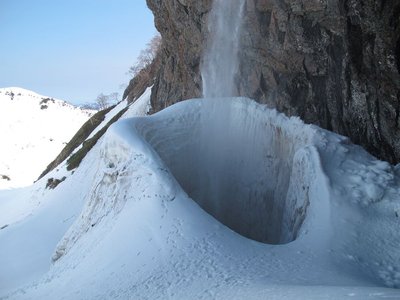 風穴とは何の関係もない雪壷