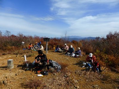 富士写ヶ岳山頂のにぎわい