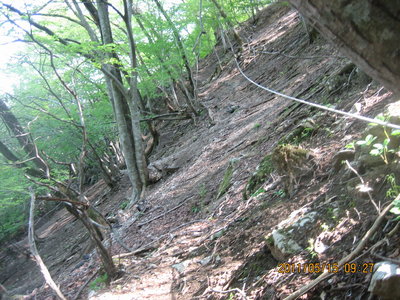 鉄塔へのトラバース道