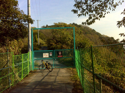 DSC00105.jpg (152.15 KiB) 閲覧された回数 4698 回 封鎖、10万円いただきます。奥に見えるは高峰山