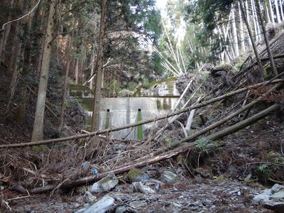 3番目の堰堤の下