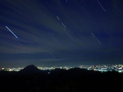 鏡山から雲間に沈むオリオン