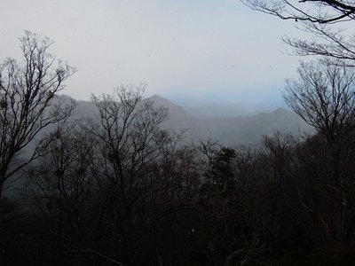 昨年(12/8)は、吹雪いて熊野灘は見えませんでしたが。