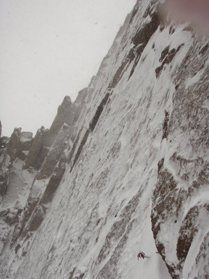 PC221807.jpg (114.3 KiB) 閲覧された回数 5842 回 御在所バットレスを見上げる