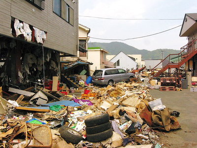 〇 釜石町の惨状、手付かずのままだ