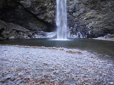 yabu002.jpg (59.19 KiB) 閲覧された回数 13303 回 凍てつく明神の滝