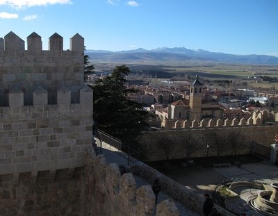 アビラの城壁から望むアルマンソル山