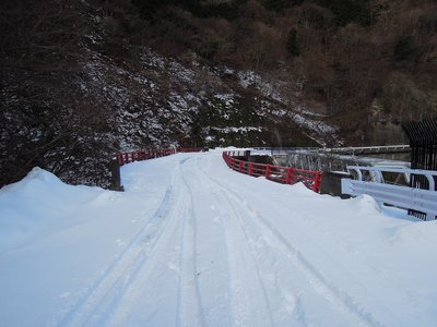 雪の犬返し橋.jpg (248.85 KiB) 閲覧された回数 6177 回 思ったより多い雪の犬返し橋