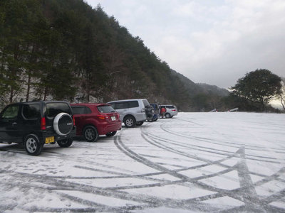 P1060103.jpg (71.3 KiB) 閲覧された回数 4764 回 湯の山温泉奥の駐車場