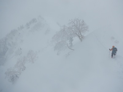 悪天がトレースを消していく