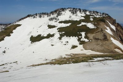 西側から見る三方崩は険しさの片鱗もないね
