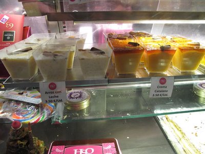 Arros con Leche y Crema Catalanaを見つけた相棒は年甲斐もなくキャ～ッだって。