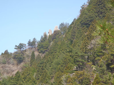 拝観尾根?付近から三体仏.JPG (111.69 KiB) 閲覧された回数 5862 回 三体仏(拝観尾根?付近から)