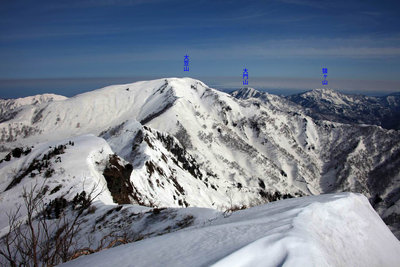 IMG_1065.JPG (234.14 KiB) 閲覧された回数 3708 回 笈ヶ岳から北に続く稜線