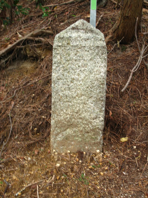 二の坂入口の丁仏