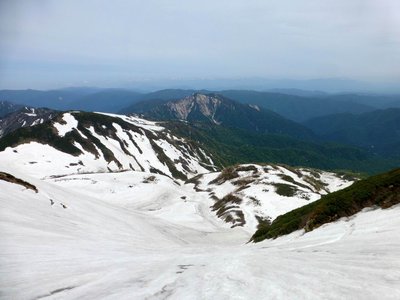 小カンクラ雪渓を見下ろす