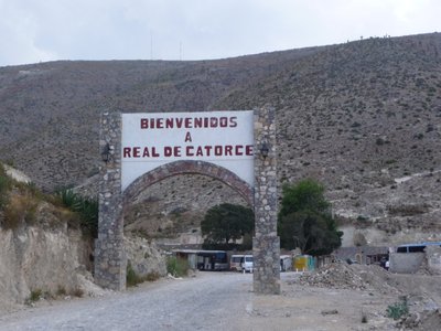 REAL DE CATORCE.JPG (423.64 KiB) 閲覧された回数 5782 回 立派な看板があります