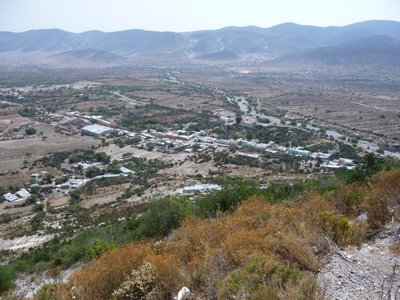 カトルセの手前の町JPG.JPG (497.28 KiB) 閲覧された回数 5754 回 鶏もスペイン語で鳴いていました。