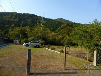 新桑竈集落入口の空き地