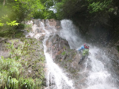 P1070159.jpg (118.85 KiB) 閲覧された回数 10200 回 不動滝前衛の20m滝を登るなおちゃん