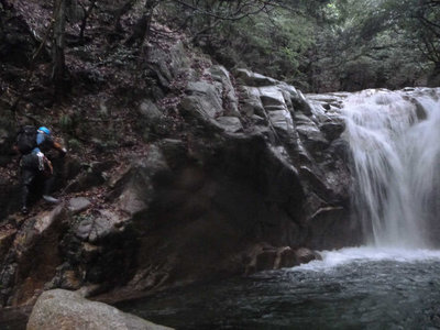 P1070238.jpg (79.65 KiB) 閲覧された回数 10193 回 大釜を持つ7m滝