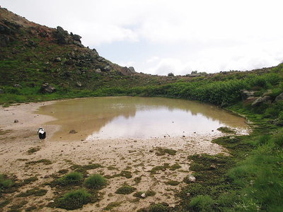 水面外輪壁は湯気が、火口どちらが古いのかな？