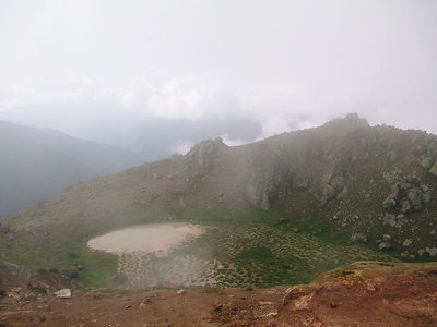 火口湖.JPG (60.36 KiB) 閲覧された回数 6615 回 こんなところにも火口湖が有るんだ