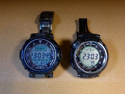 P1000390.JPG (214.05 KiB) 閲覧された回数 10340 回 左がH16購入のPROTREK-ガラス面に傷がついている