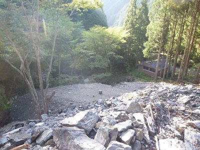 千秋倉庫.jpg (227.04 KiB) 閲覧された回数 9727 回 土場から見下ろした千秋社倉庫