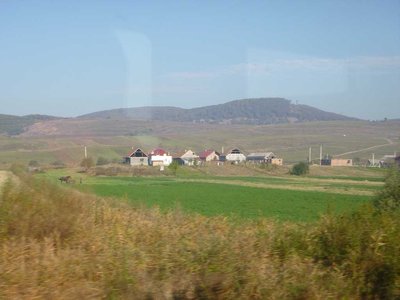 s-04車窓から見たトランシルバニア風景.jpg (49.22 KiB) 閲覧された回数 11130 回 車窓から見たトランシルバニアの風景