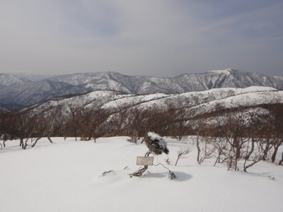 岩篭り山頂標識.JPG (132.56 KiB) 閲覧された回数 6335 回 岩篭り山頂標識.JPG