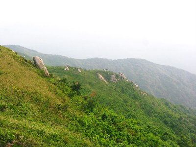 インデアンの先.JPG (125.21 KiB) 閲覧された回数 6325 回 ● インデアンの先、薄く見える尾根が駄口に降りてる