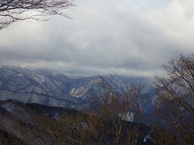 明神岳方面は暗雲。