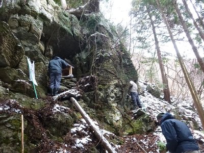 庵の谷お不動.jpg (254.11 KiB) 閲覧された回数 6713 回 左側がお不動さん。大岩はアンコールワットの遺跡みたい