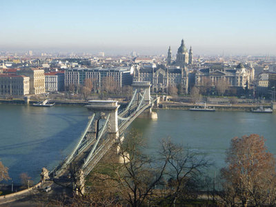 ブダ王宮から見た鎖橋