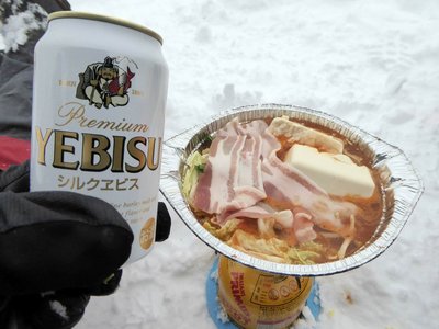 寒いときは豆腐チゲ鍋－しかしビールは欠かせません