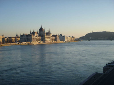 国会議事堂とドナウ川