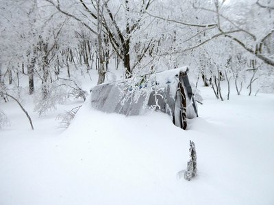 P1000693.JPG (193.04 KiB) 閲覧された回数 3241 回 最後の避難小屋