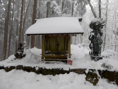 七合目の行者コバには不動明王と役行者様