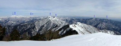 P1010075.JPG (97.37 KiB) 閲覧された回数 12794 回 能郷白山、加賀白山、花房山、雷倉、タンポ、西台山の山並み
