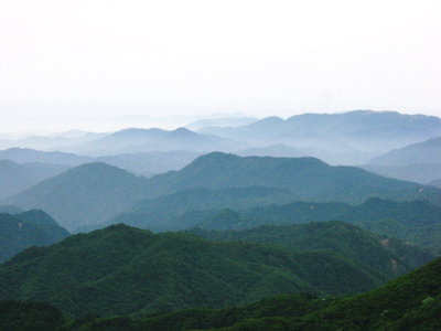 ● 霧に浮ぶ山並 コレゼンブ歩かなくて和ね