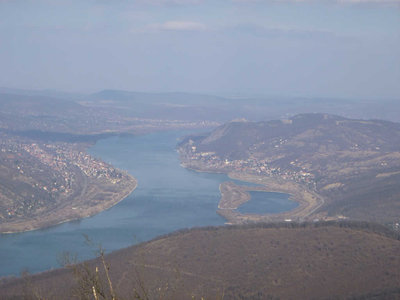 P1090577.jpg (46.24 KiB) 閲覧された回数 2852 回 ドナウ川を望む