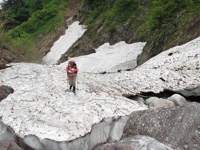 IMG_0420-s.JPG (185.74 KiB) 閲覧された回数 12106 回 別山谷に入ると残雪が出てくる