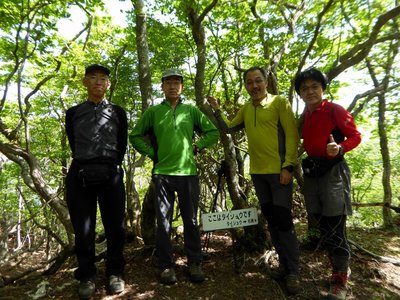 展望のないタイジョウ山頂にて