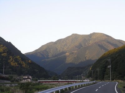 なんか　カッコいい!!　（西面からの広戸仙）