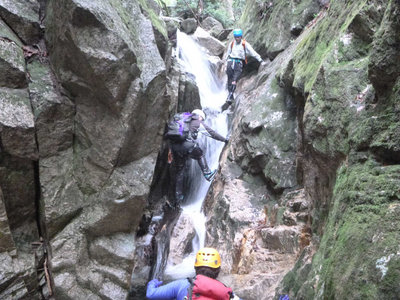 P1100261.jpg (119.56 KiB) 閲覧された回数 9006 回 滝登り