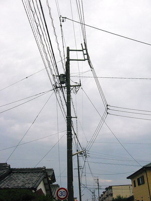 ● 玄関外にはこんなに電気設備だよ