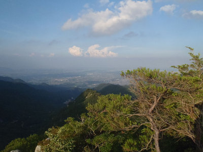 日陰岩峰.JPG (147.78 KiB) 閲覧された回数 6777 回 日陰尾根岩峰からの展望