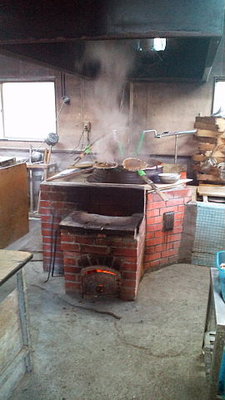 山下うどんの薪の釜