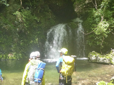 P1110036.jpg (96.56 KiB) 閲覧された回数 12148 回 赤倉谷手前の滝?